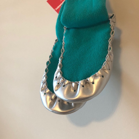 Hanna Andersson Washable Moccasins- Size 7-9 Shoe - Picture 2 of 5